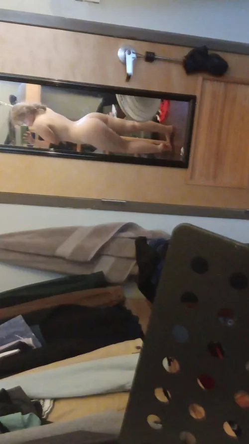 Selling pics before my next class 