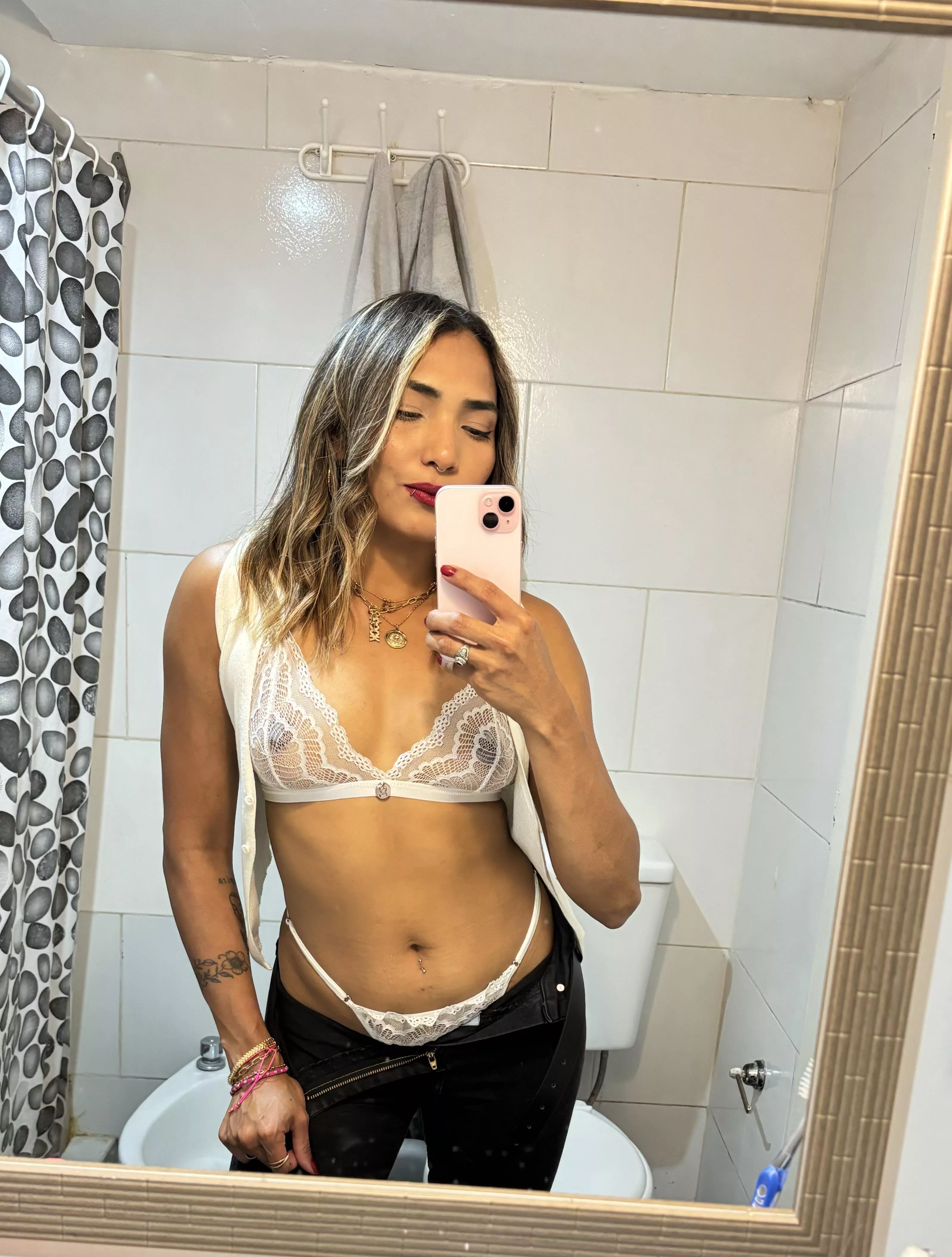 Showing the underwear before the date seems sexy to me Y or N 