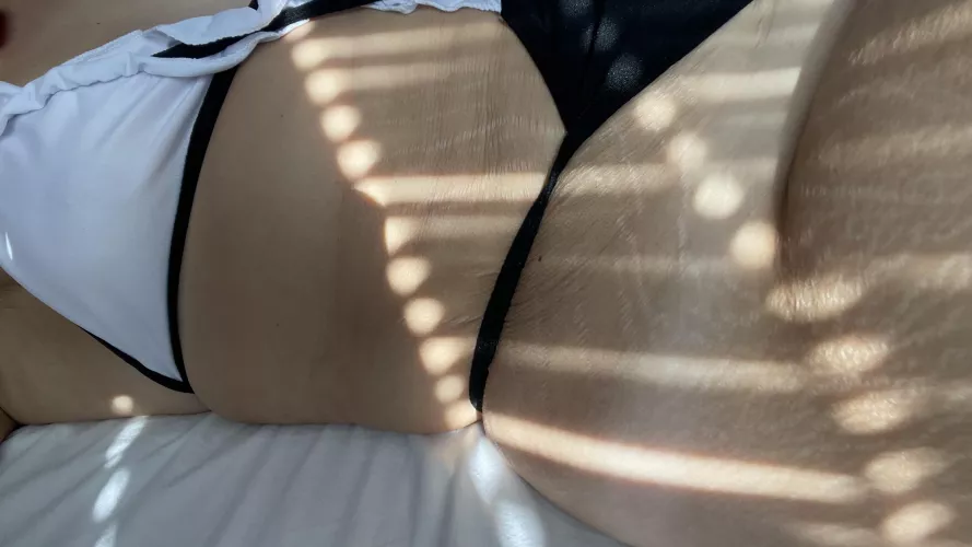 Stretchmarks never looked this good as in a 🎃 costume 