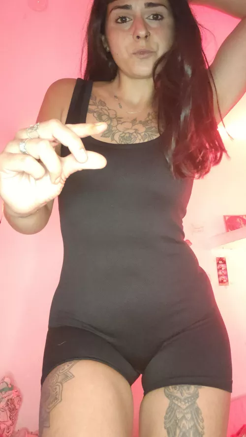 That penis is so small, I'll grab my magnifying glass 💅🏻⛓️