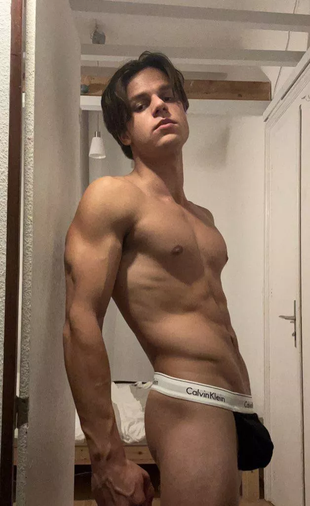 Wanna worship my muscles?