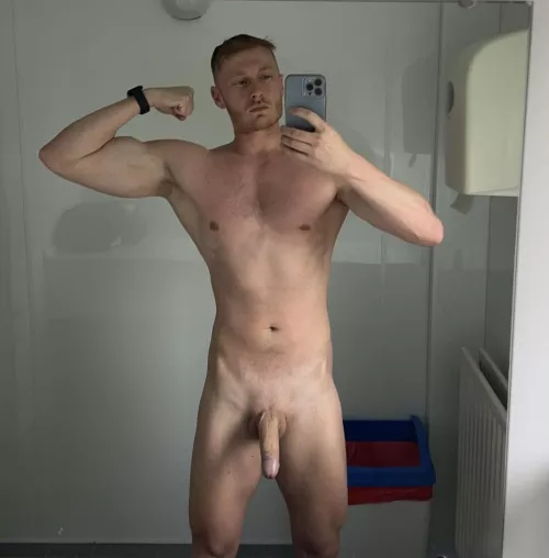 What would you do if you walked into the toilet to this 🫢😈