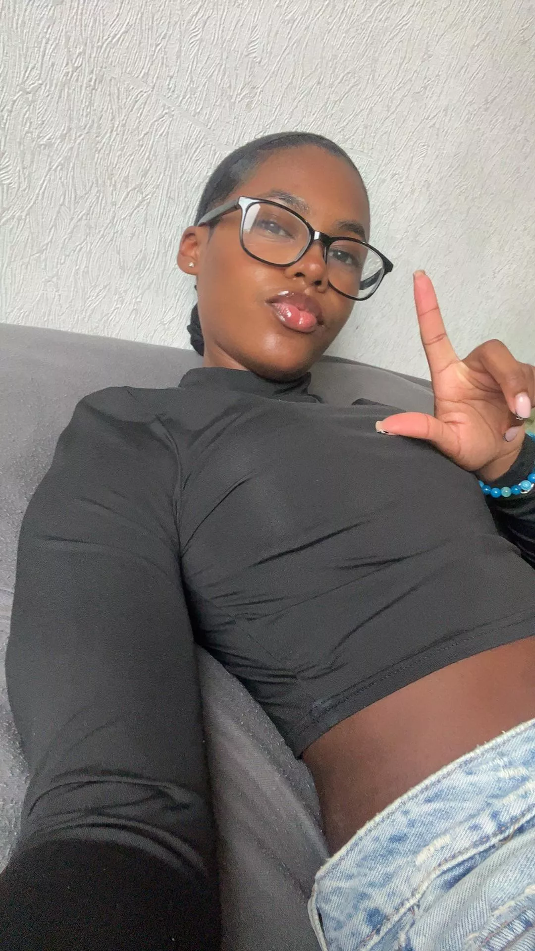 White men are made to serve black dommes🤎