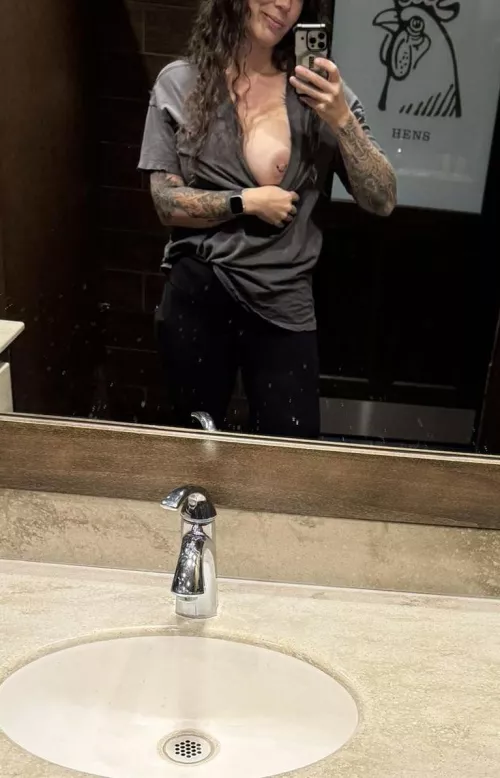 Will you choose me 39yo soccer mom or a 20 something ?