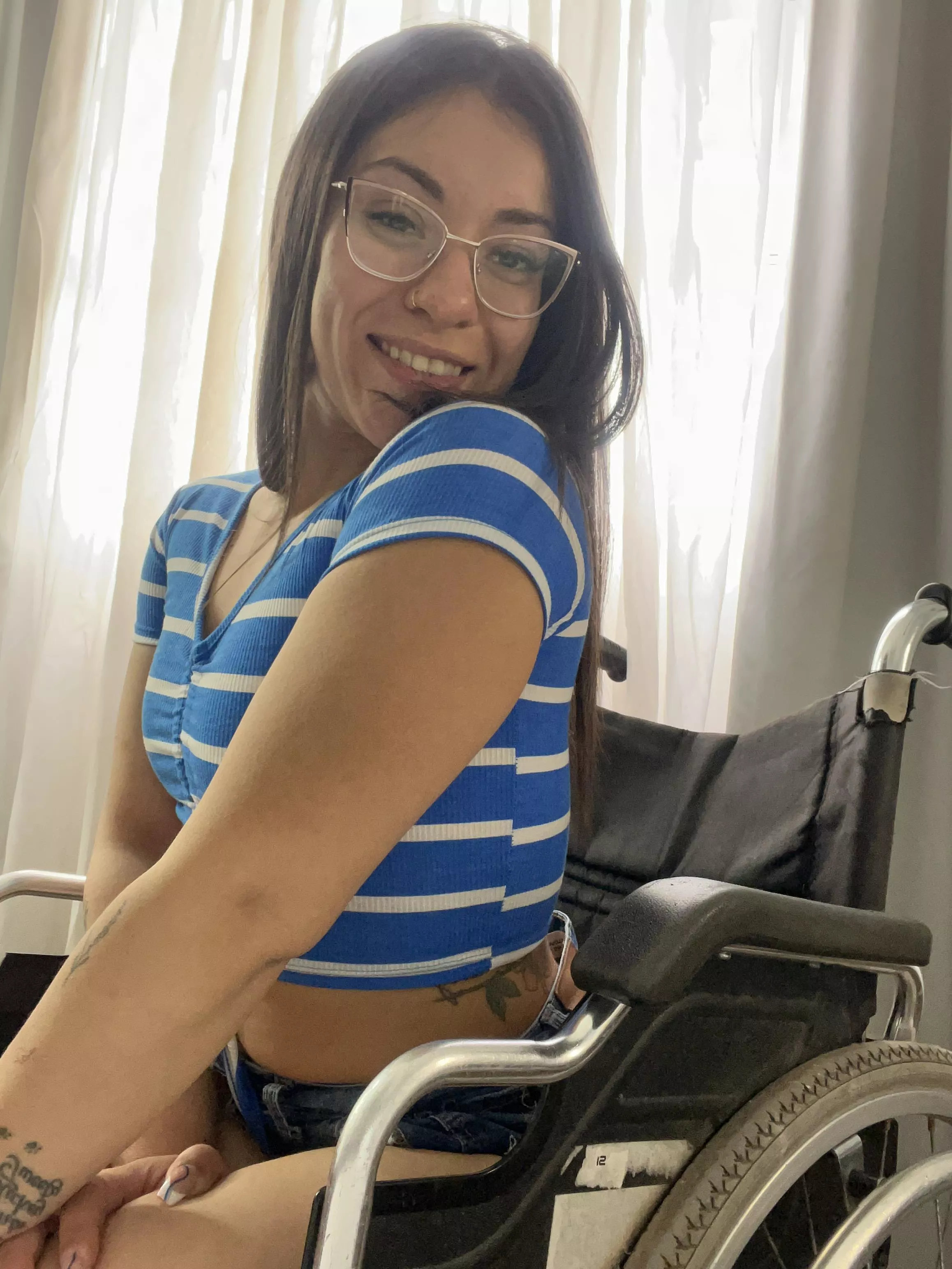 Would you push me around disney ill get us fast passes