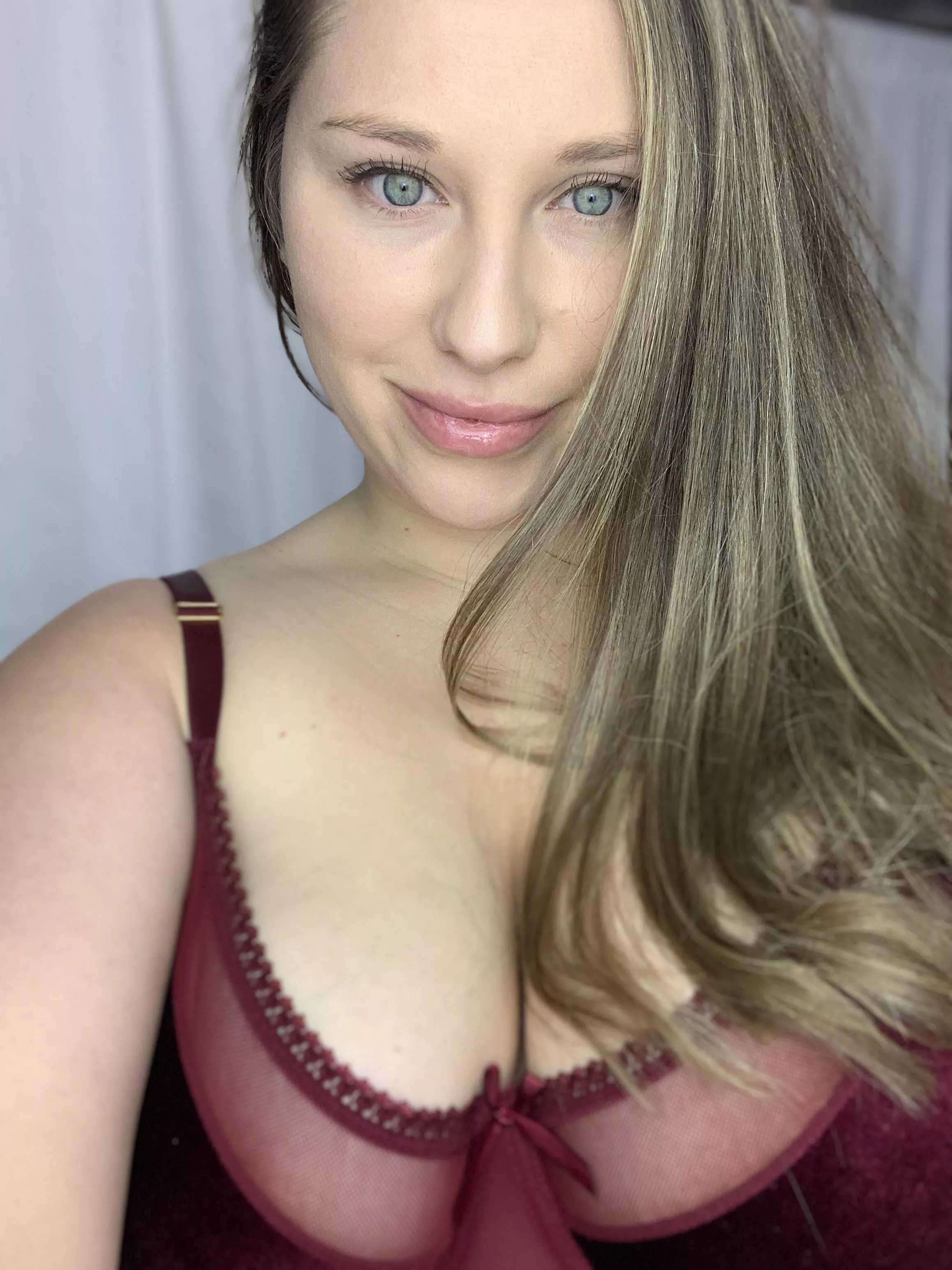 You will never arouse a woman as much as the vibration from a Ca💲happ notification.. come help get me off. 💣