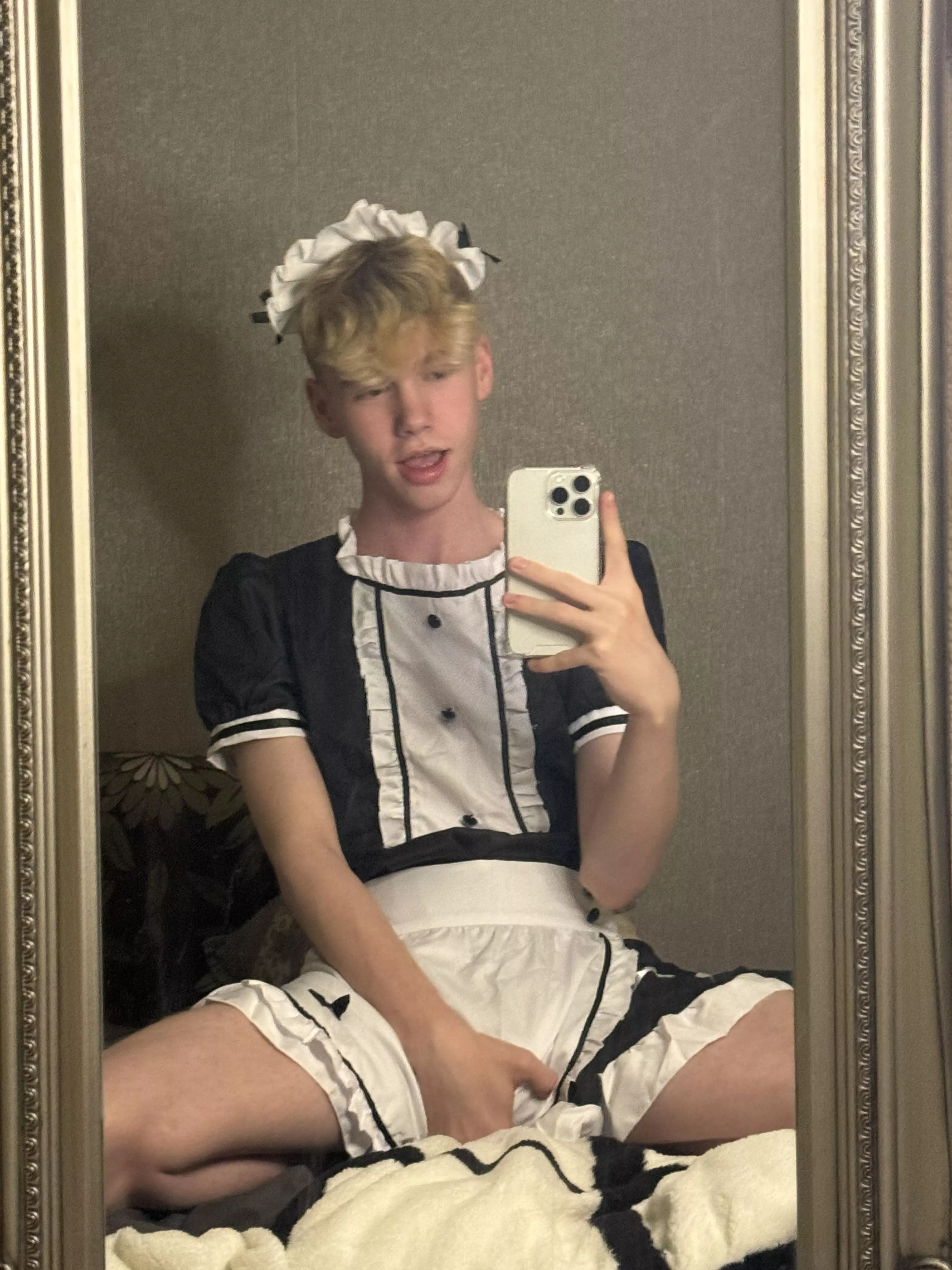 [18] can i be your gay teen paradise ;)