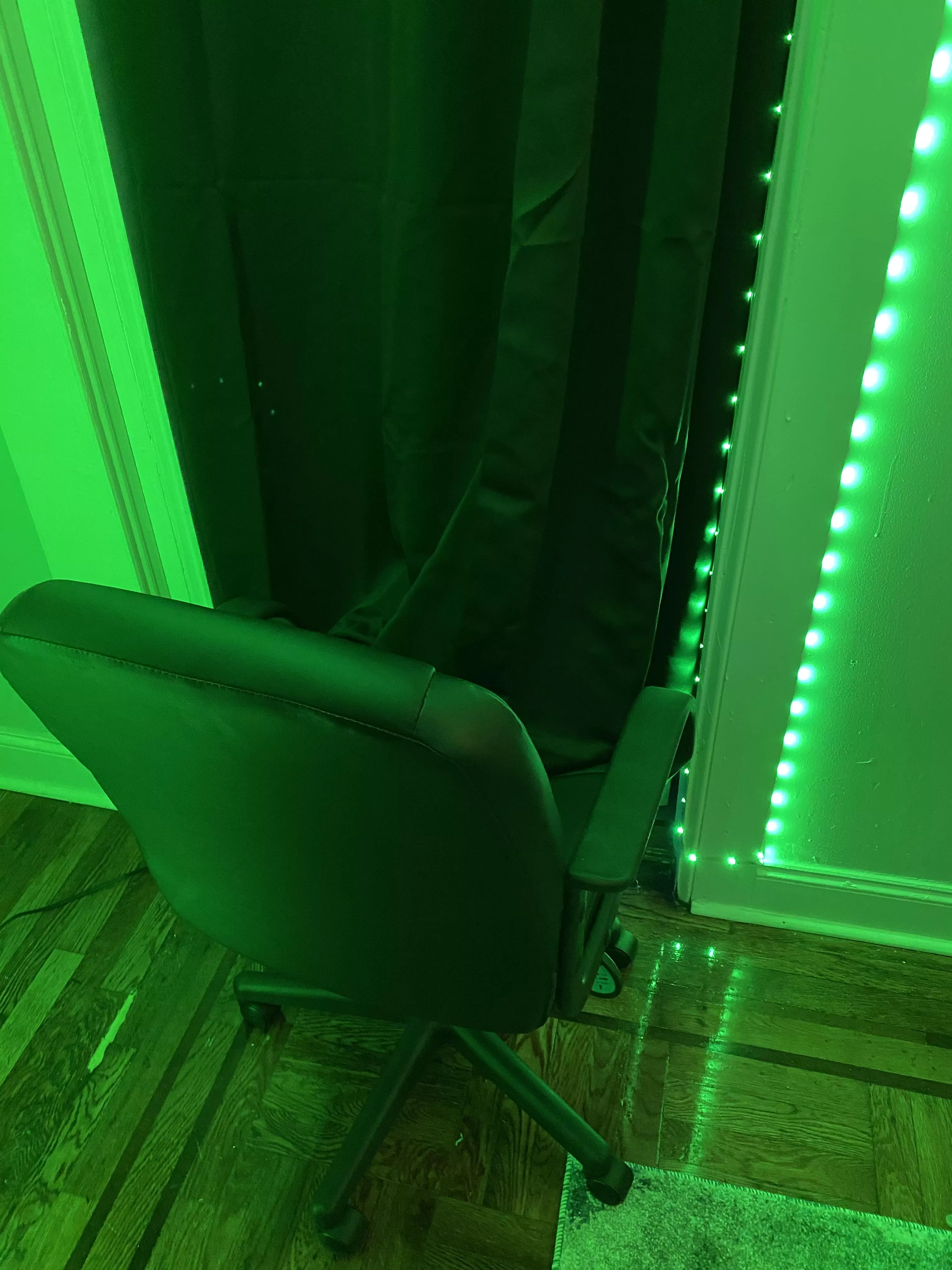 28 #Brooklyn Gloryhole for curious or straight (Hosting this Weekend) **Hairy D!cks Preferred**