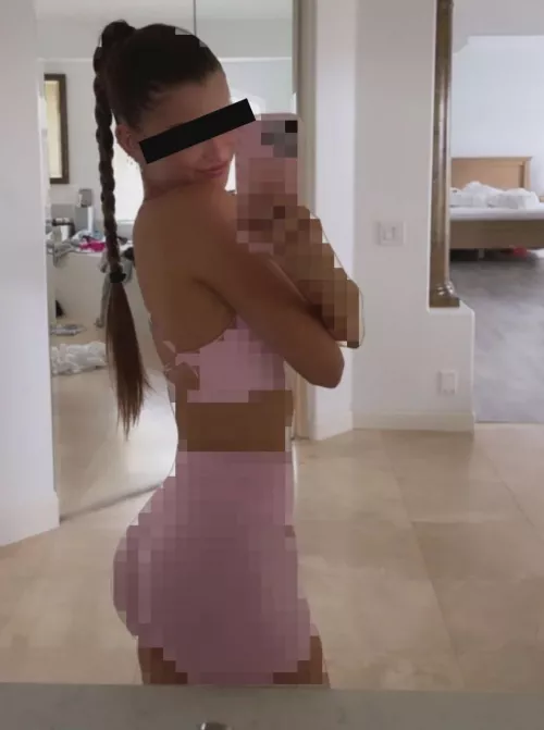 Anyone want to goon and trade, maybe even chat about her~