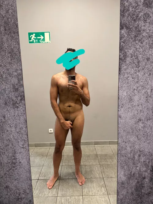 At the gym today. Love watching and being watched 