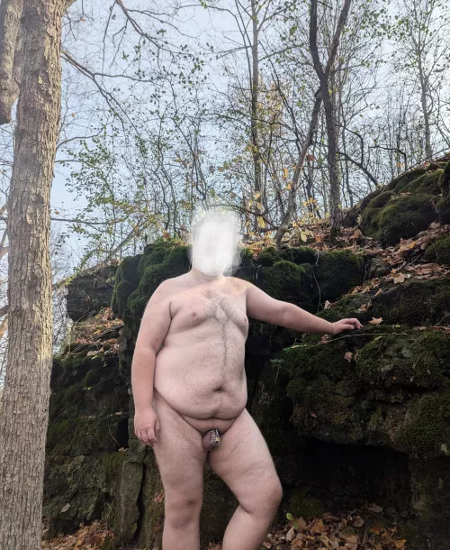 Au natural while on a nature trail. 