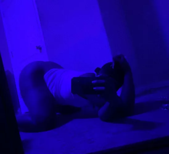 Come bury that meat in these cheeks