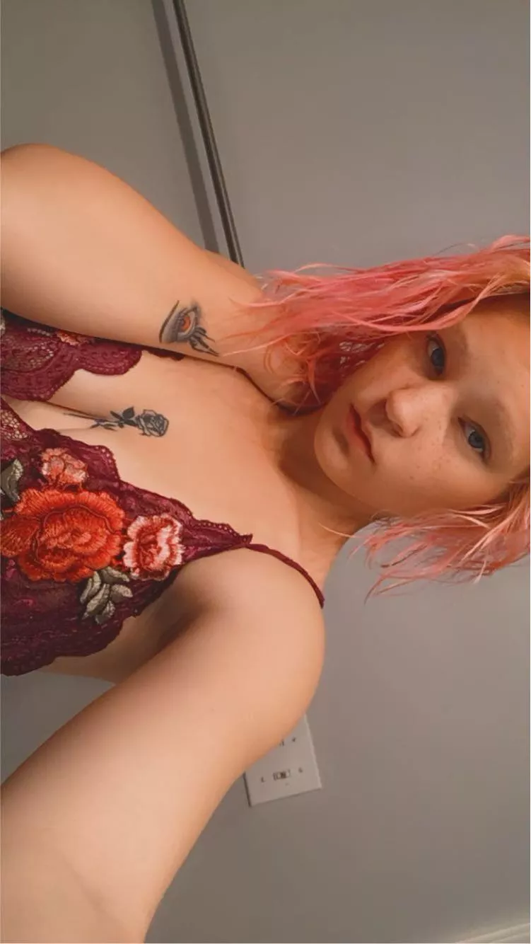 Craving as many cocks as I can take atat once. Can’t wait to go film my Orlando orgy 😊