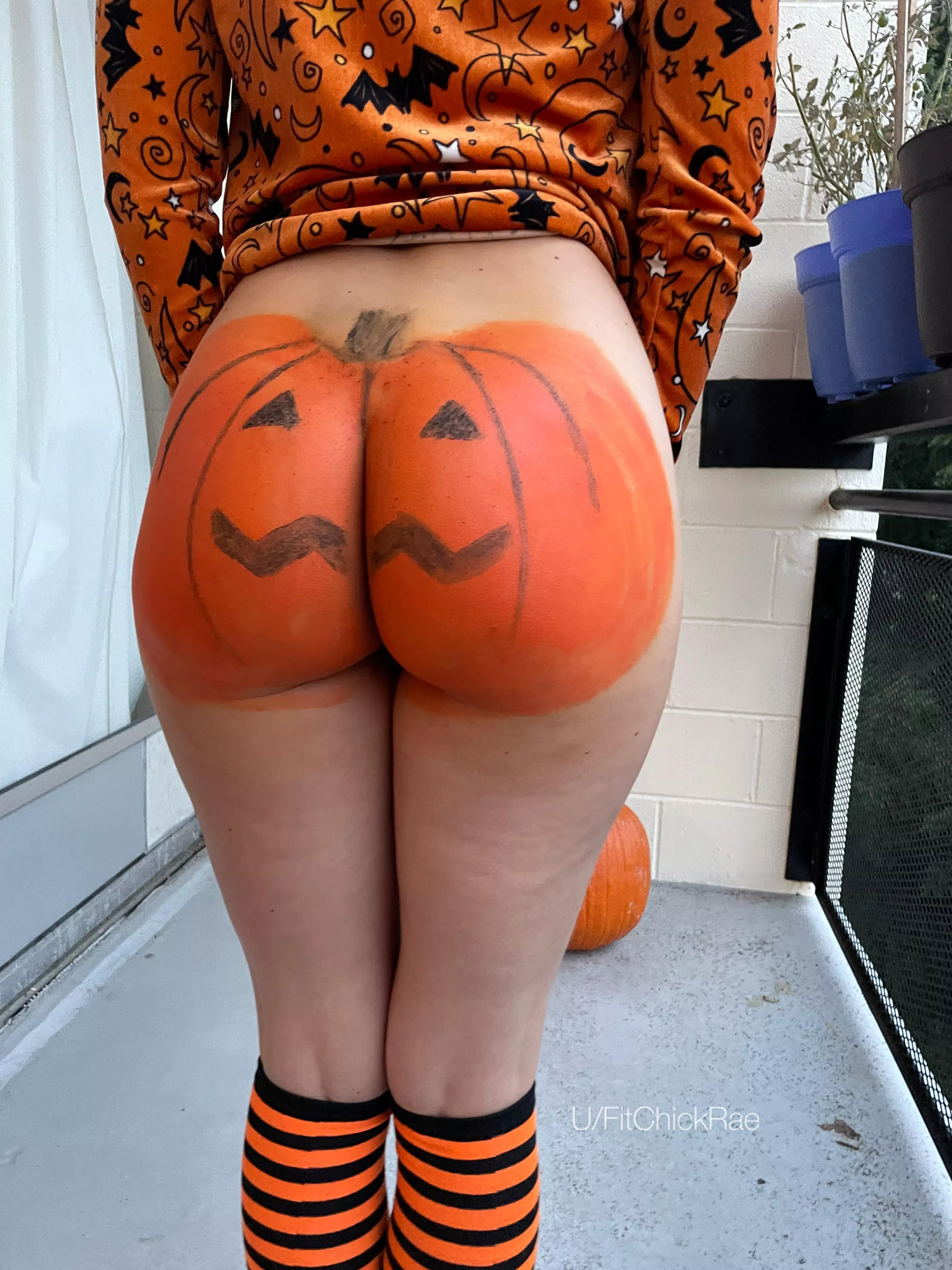Do you like my pumpkin butt :) 