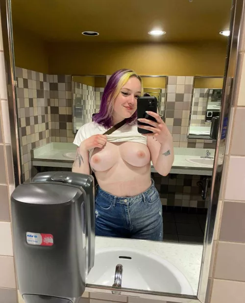 [F] I'm very horny grils Add me on telegram @hotlovexx23