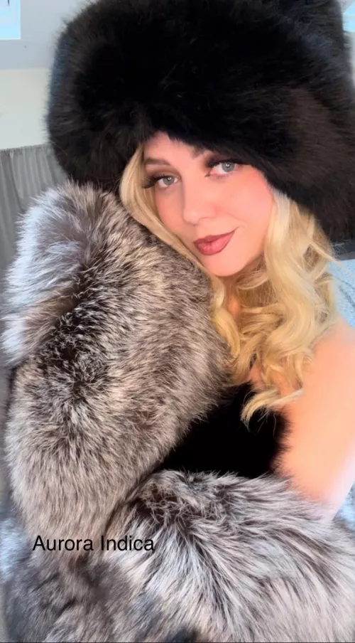 High, horny and feeling naughty 😈 who wants to have some fur fun together 💦