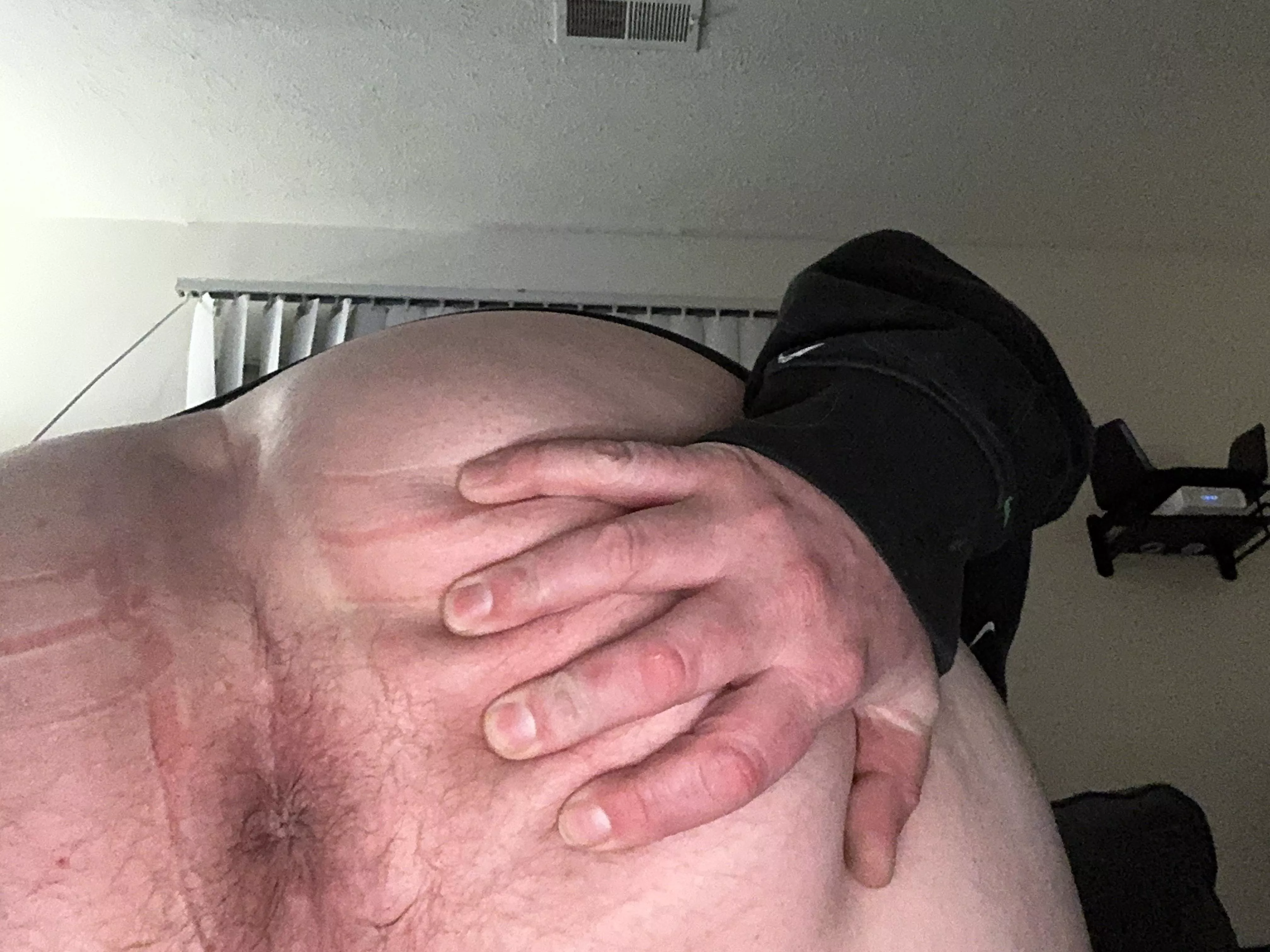 Hosting chub needs ass fucked