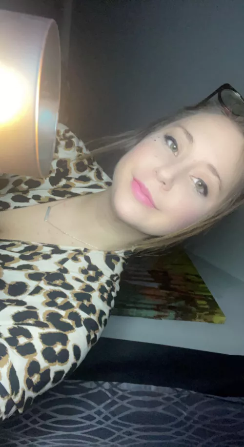 I'm trying something fun and new out on clapper a NSFW live show come join plz;;; starts in 4 hours 