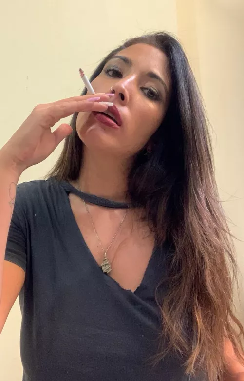 It feels so good to watch me smoking, right? 