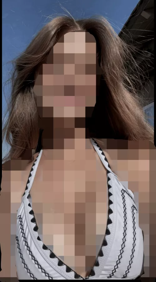 Jerk to her bikini only beta!