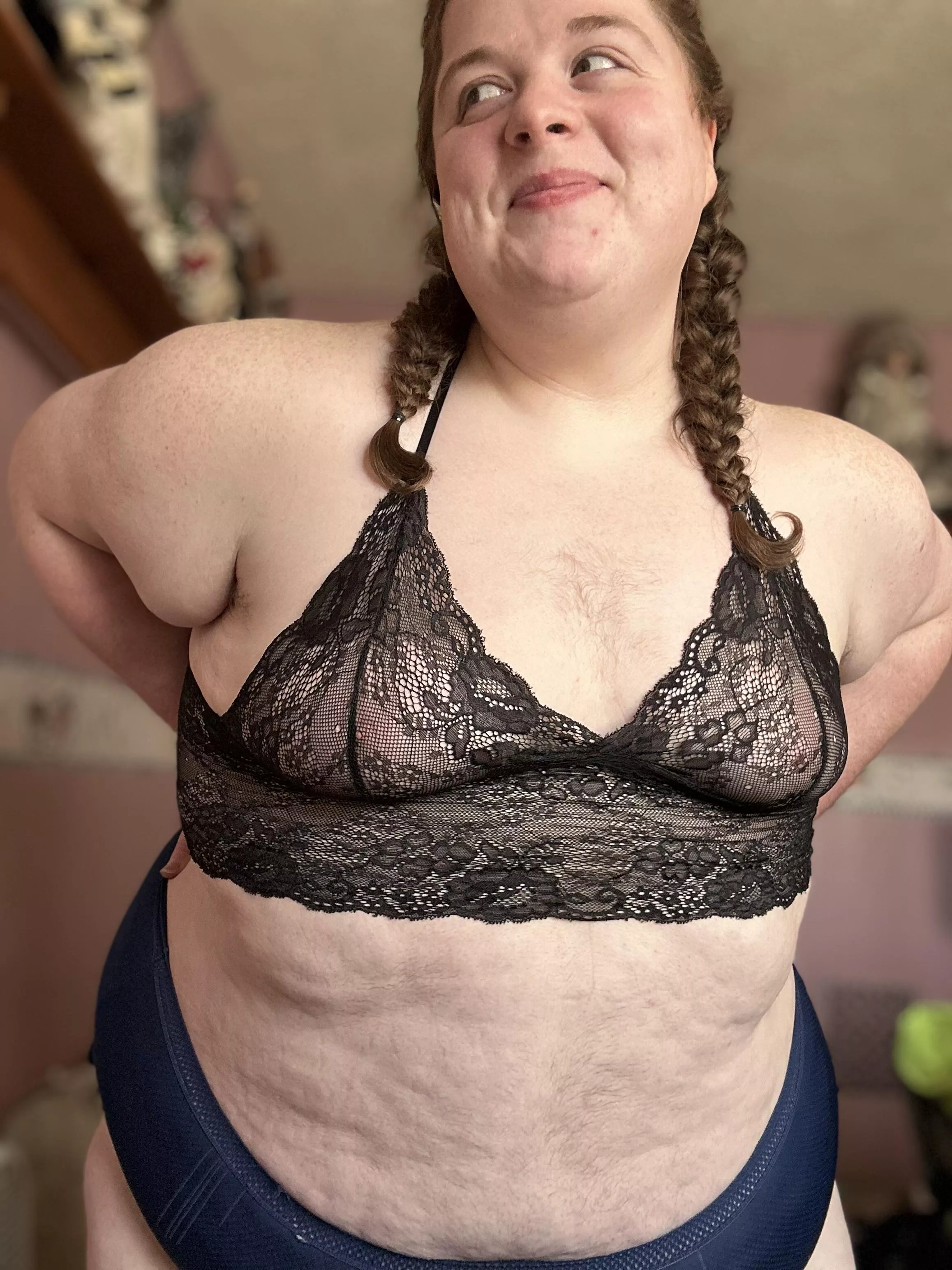 Just popping in to say hi and that this top looks cute on me 🤭💁🏻‍♀️🎃