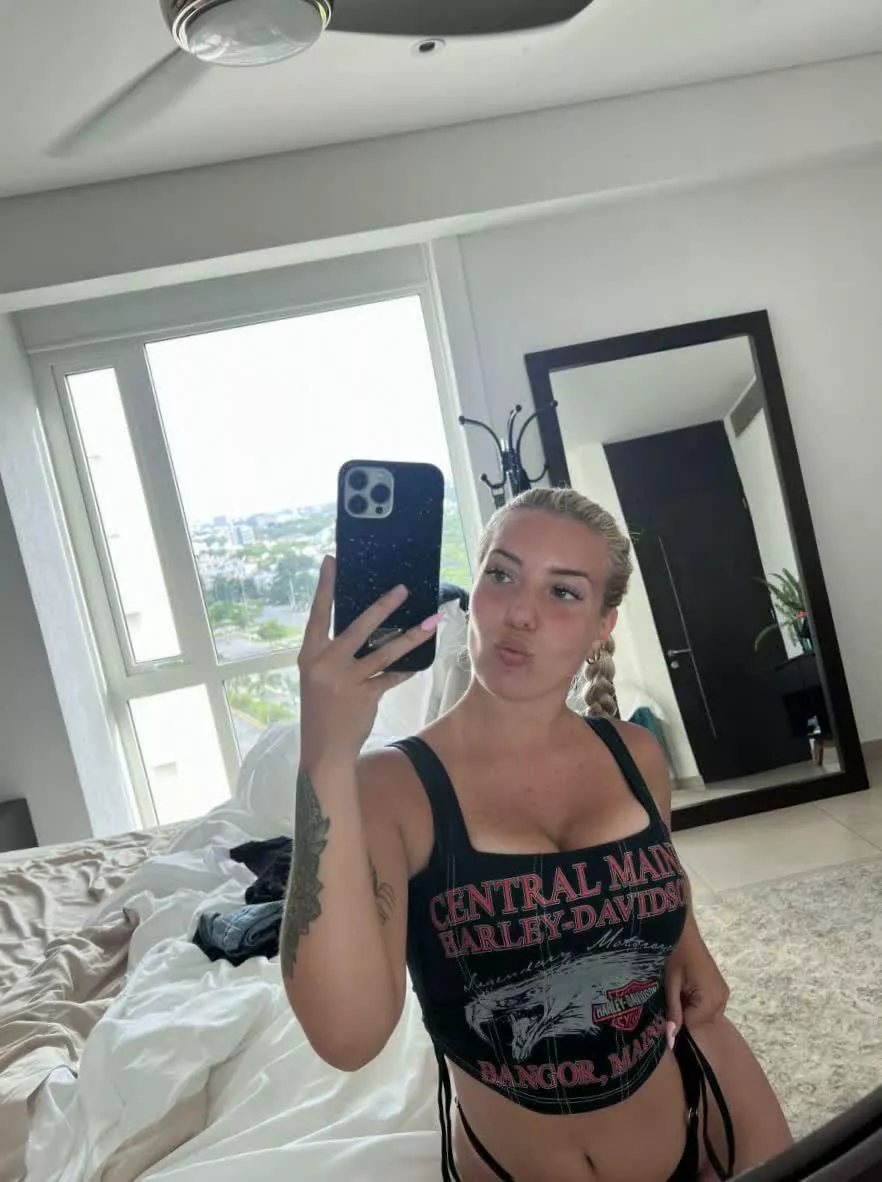 Late-night thrills 19 F hoping to find someone daring
