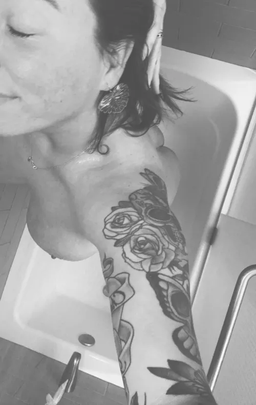 Let’s save water and shower together 🫶