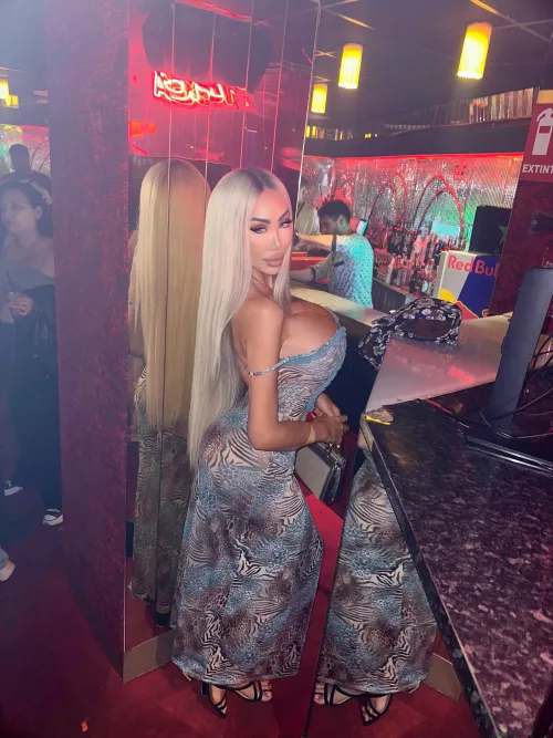 Living status symbol