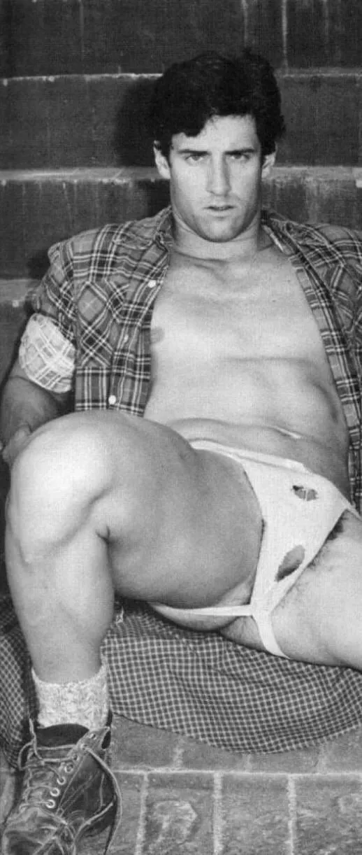 Love em to look big and dumb. 🫠