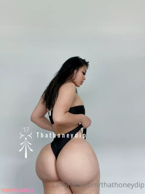 [M4F] I don't have anything *that* specific in mind, but I'd love to do something involving a huge, obviously fake ass. Maybe you're a friend, neighbor, ex, or something else. Let's get brainstorming!