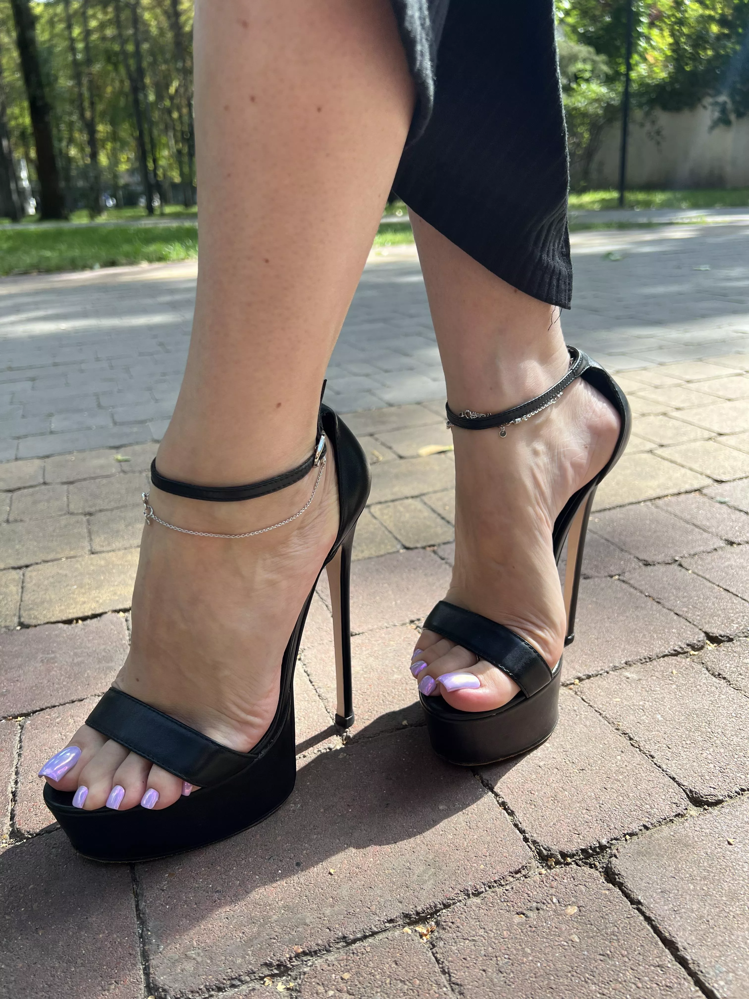 Milf heels, do u like?