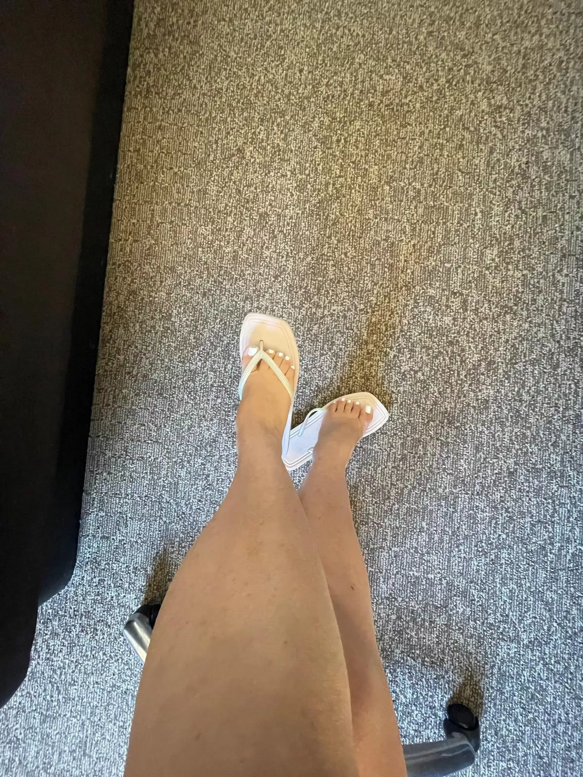 Ready to be my lil foot whore? I bet half of you cant even afford my feet 🦶🏻 