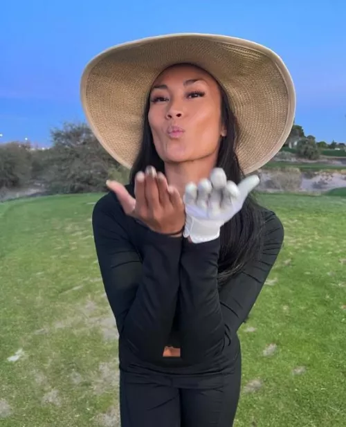 Scoring in more ways than one. 🏌️‍♀️