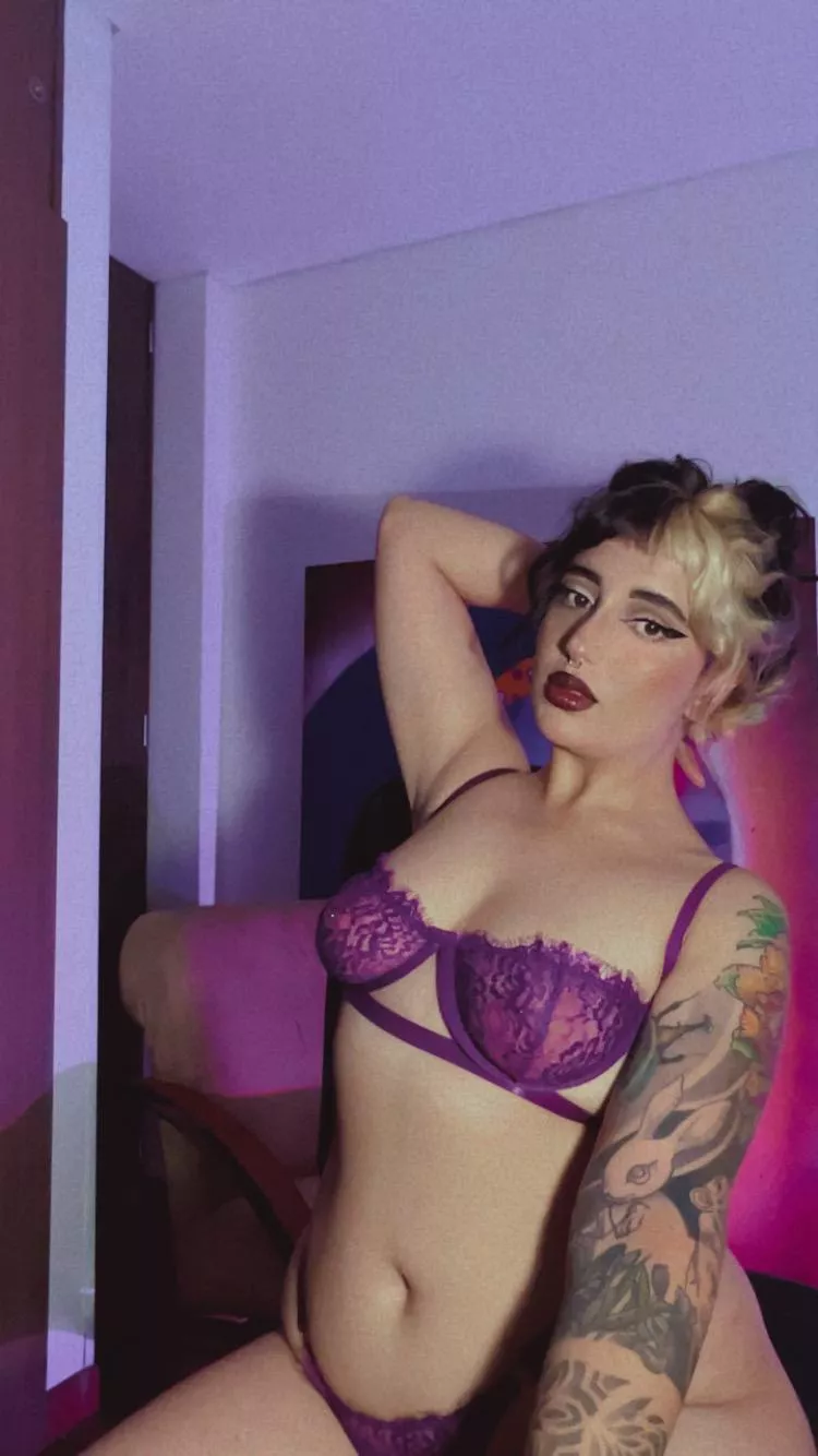 [selling] Let me help with your goth curvy addiction! [bdsm][dirty][sub][pic][vid][cam][gfe] Very fetish friendly for much fun! Come and let's talk! Can verify.