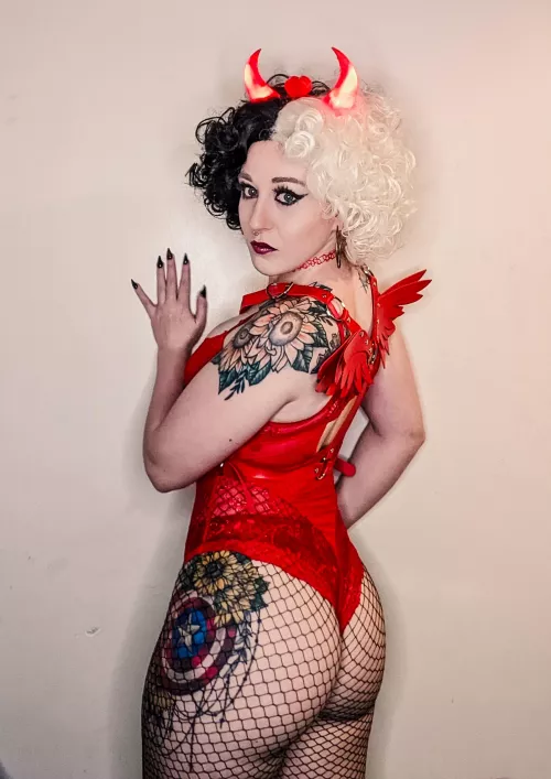 Sexy Devil in Fishnets 