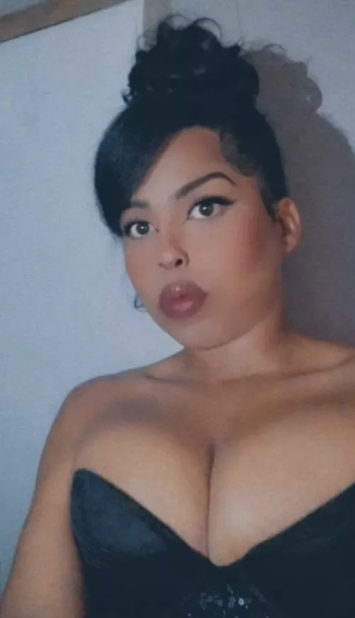Shoot your load on my teen tits who wants to go first?SATX
