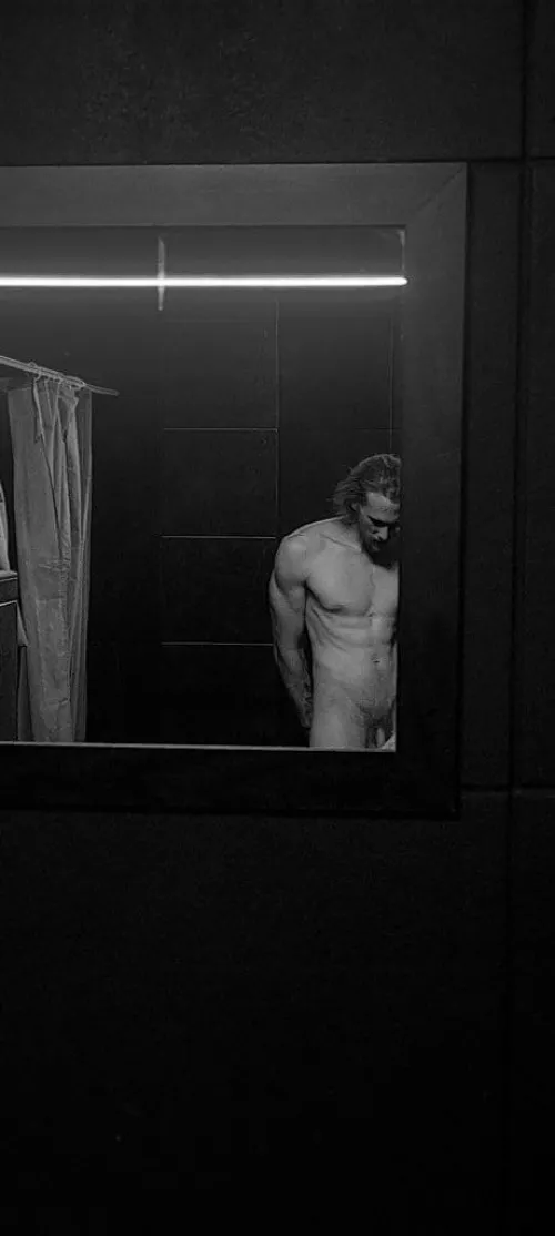 Took this in the gym locker rooms, what do you think?🥵