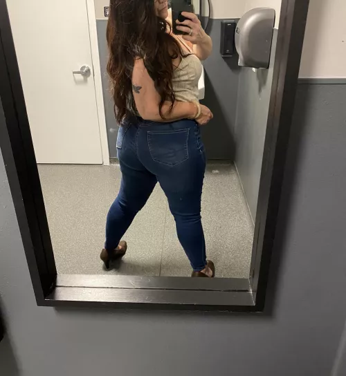 What do you prefer with heels jeans dresses leggings or nothing 😉