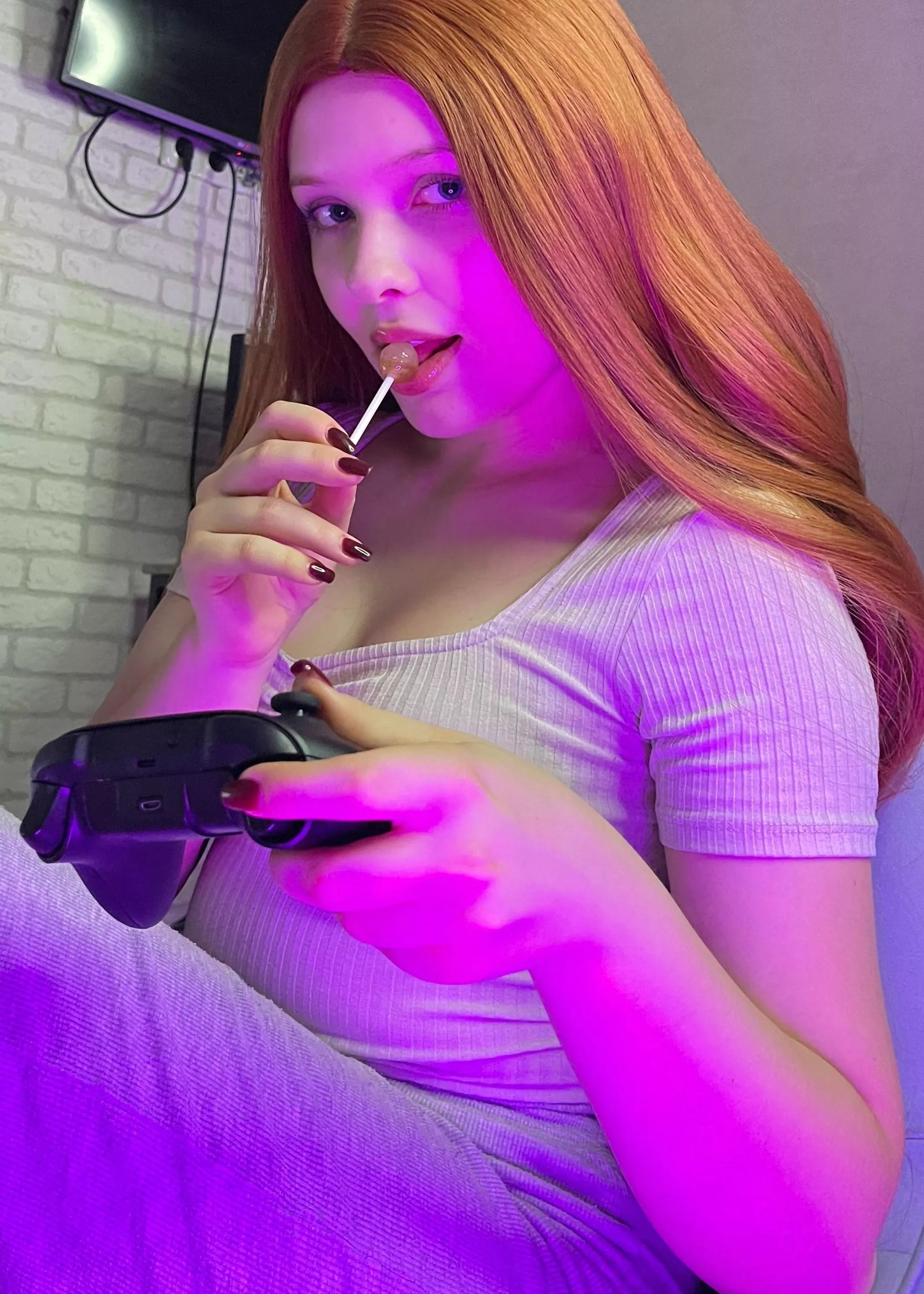 When I play computer games, I'm very relaxed Come join me