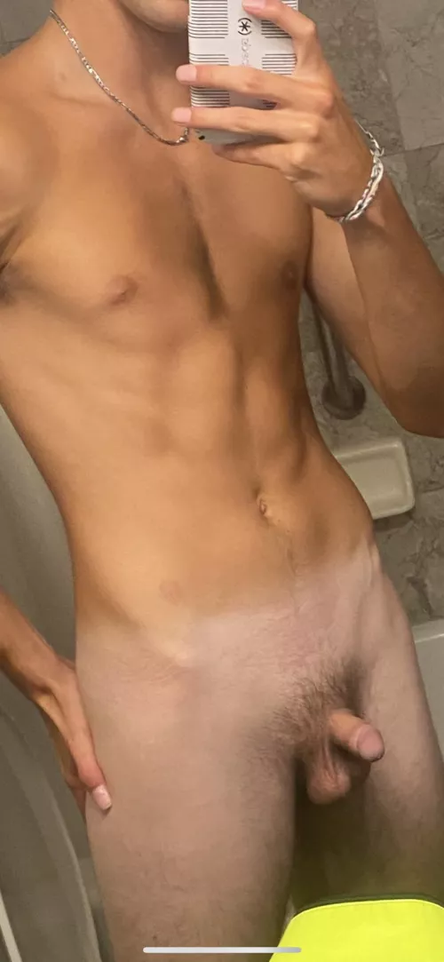 Who wanna finish on these abs?