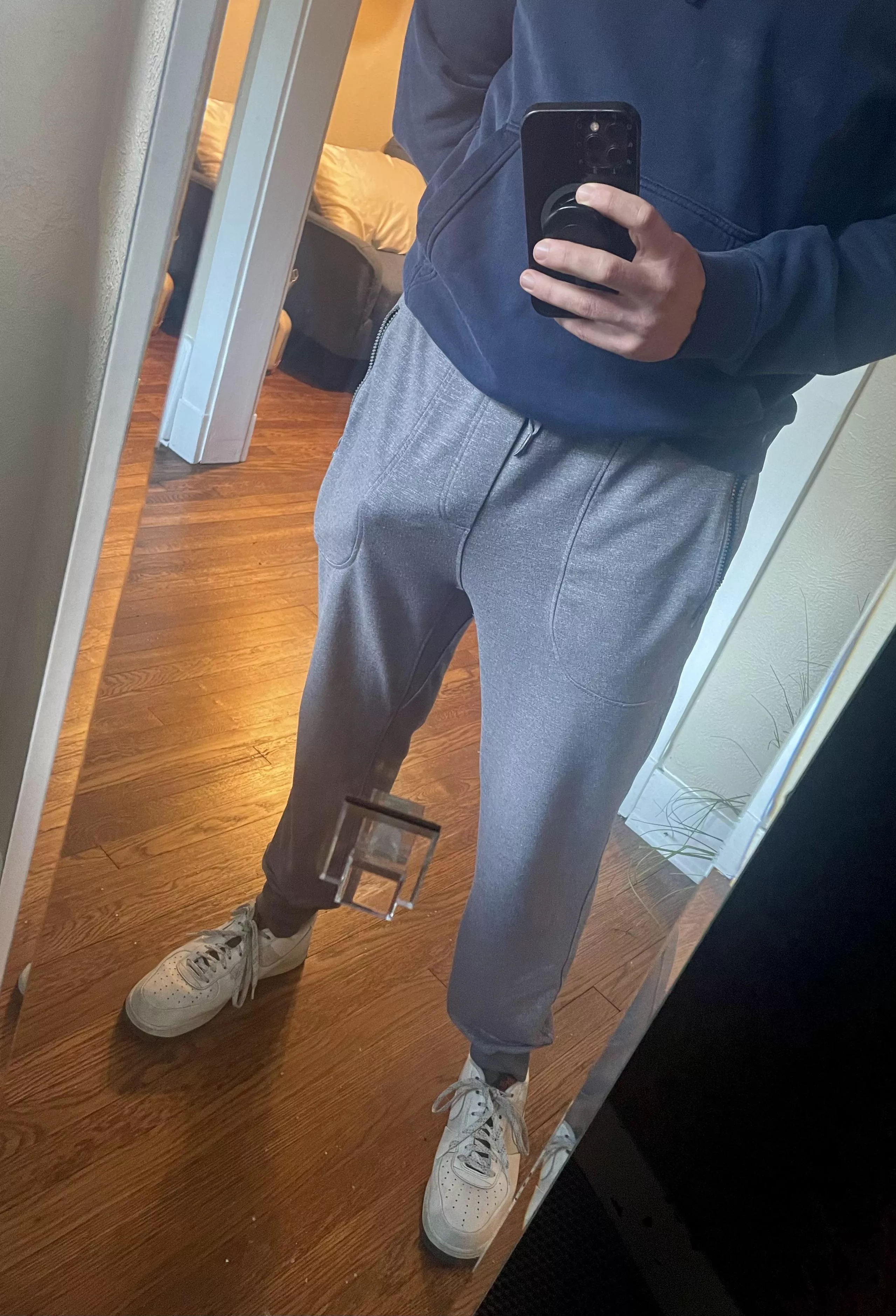 Would I catch you staring? (Shadyside)