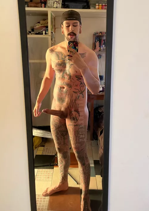 Would you let a 1.96 tattooed man give you his 8 inches, suck your ass and fuck your throat? 😈🍆