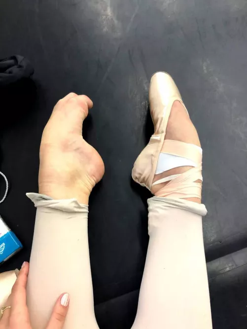You know how smell my ballet feet ?