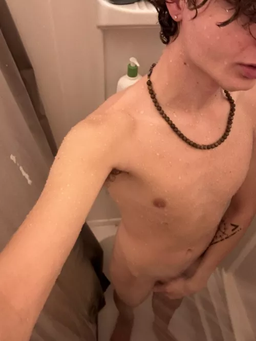 [18] who wants to join a twink in here?