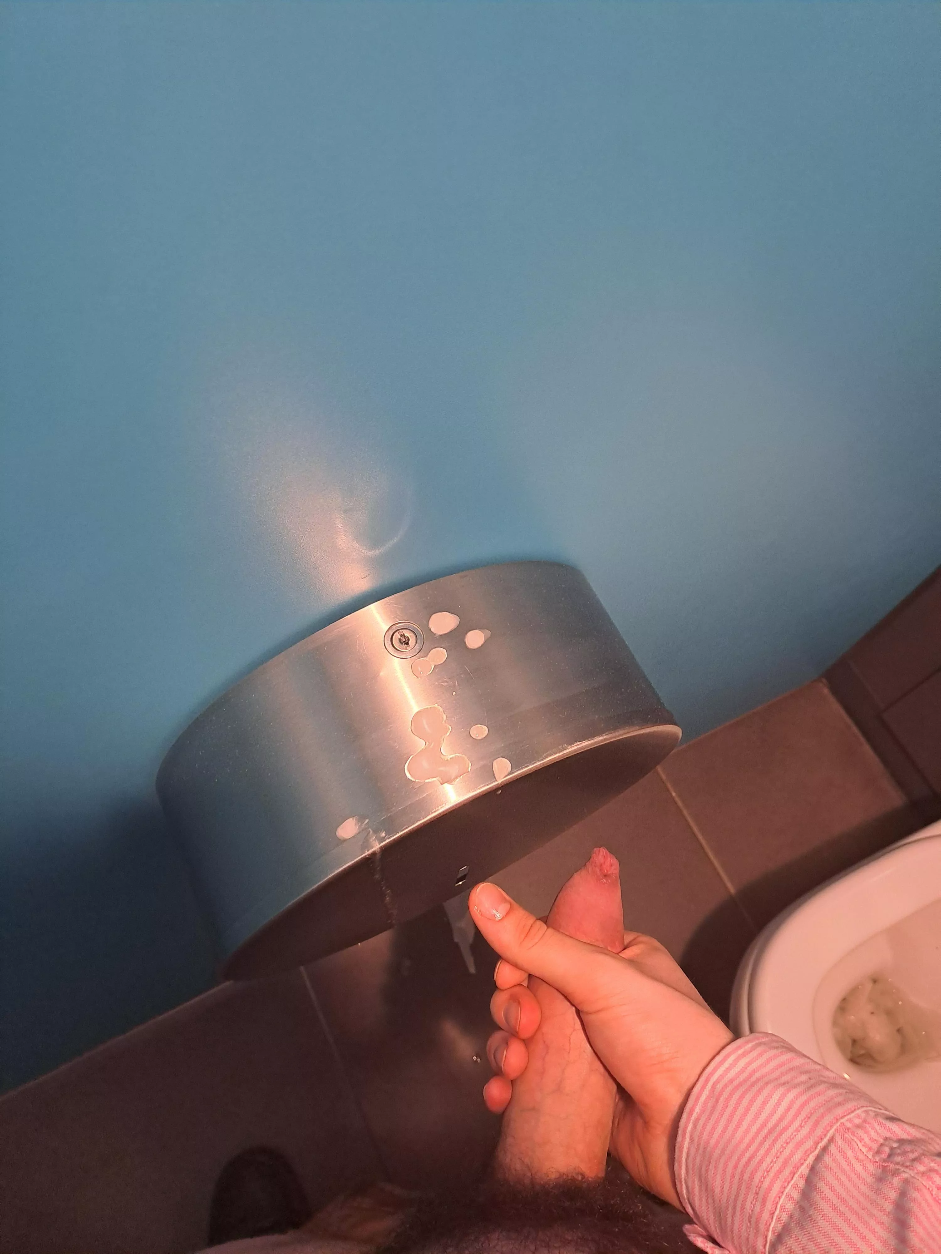 [19] another day of soaking my uni toilets in my spunk