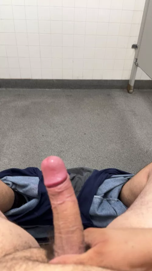 [21] near 529/99 looking for a discreet bud to sneak around with hmu u won’t regret