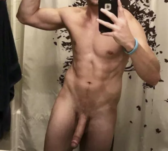 29 M4F. Pilot in town for the night 