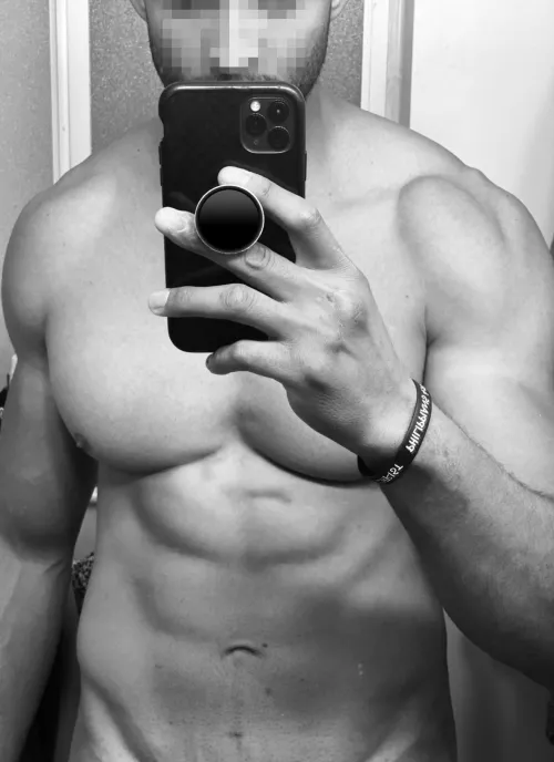 30 [M4MF][M4F] #Fort Lauderdale - 6’6” 240lbs athletic male. Experienced in the LS. Looking for couples or single women.