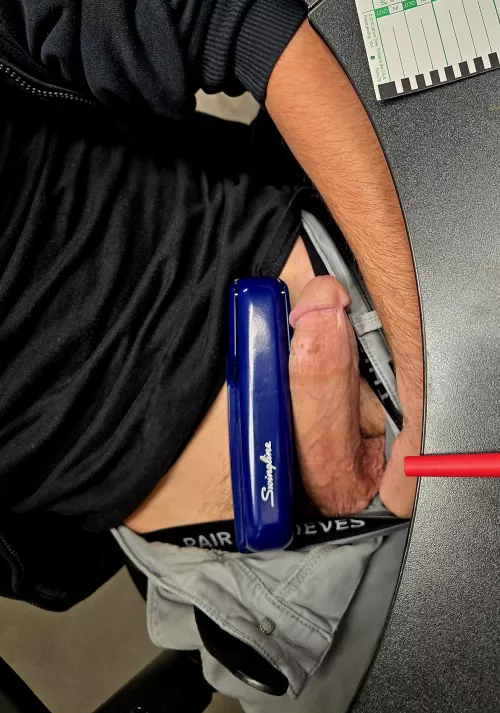 35 (M) NC Stag Does my cock hold up to the office 
