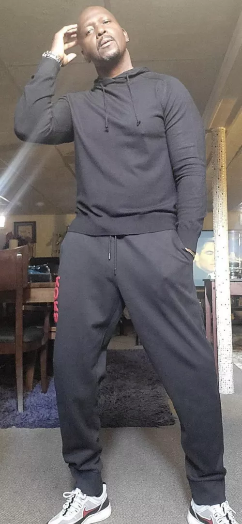 37yo well hung BBC, calling out couples and hotwives in Bozeman area.   I ll be in BZM on the 4th for a week or so for work. Let’s meet up and have some fun 